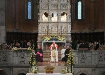 León XIV visitó la tumba de San Agustín e invitó a ser constructores de paz y de reconciliación