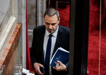 La oposición apuntó contra el gobierno tras la salida de Adorni y cuestionó el discurso de la “casta”