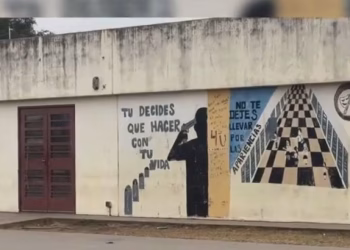 Descubrieron un macabro mensaje en las paredes de la escuela a la que asistía Agostina Vega