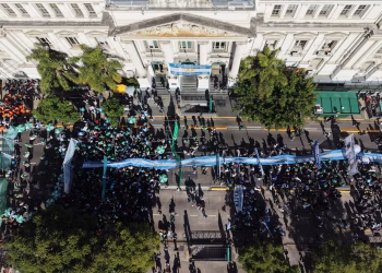 La Corte Suprema dejó firme la cautelar que obliga al Estado a aplicar la ley de financiamiento universitario