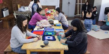 «Sumando cuadrados, multiplicando abrigo»: comenzaron a confeccionar mantas para el Asilo Hogar Las Mercedes