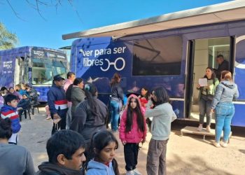 Realizan en Cuadro Benegas un operativo oftalmológico que entrega anteojos en el mismo día a niños y adolescentes