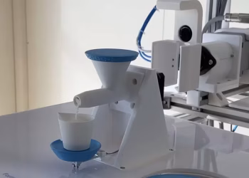 Inventaron un robot que extrae leche materna con mayor rapidez y busca revolucionar el sector