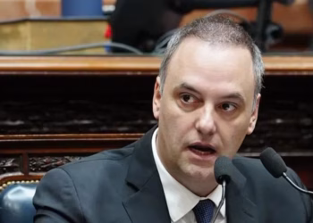 Manuel Adorni presentó su declaración jurada y respondió a los cuestionamientos por su patrimonio: “Toda la vida ahorramos y lo pusimos en negro”