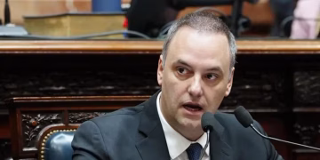 Manuel Adorni presentó su declaración jurada y respondió a los cuestionamientos por su patrimonio: “Toda la vida ahorramos y lo pusimos en negro”