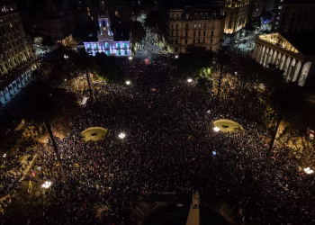 La despedida al Indio Solari será el domingo en lugar a definir y convocan a un banderazo en el Obelisco para hoy