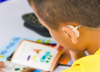 Campaña solidaria para recolectar audífonos destinados a niños con discapacidad auditiva