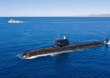 Cómo se vive dentro del submarino más poderoso de España: sin habitaciones y con solo 3 baños para 43 marineros