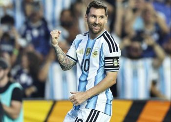 Con un gol de Messi, Argentina goleó 3-0 a Islandia