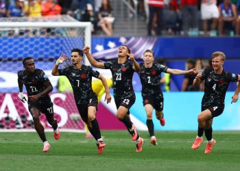Canadá le ganó sobre el final a Sudáfrica y es el primer clasificado a octavos