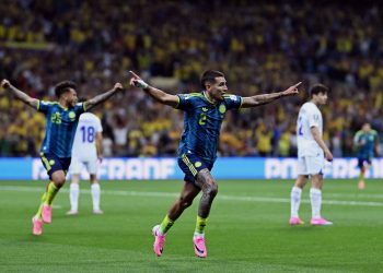Colombia le ganó 3-1 a Uzbekistán en su debut