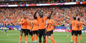 Países Bajos goleó a Suecia 5-1 para pasar a liderar el Grupo F