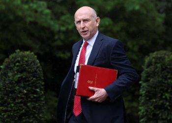 Renunció el ministro de Defensa del Reino Unido