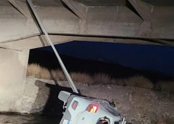 Dos personas resultaron heridas tras volcar y caer al río con su auto en Malargüe