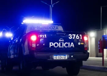 Buscan a un conductor que circulaba en un BMW con luces apagadas y escapó de la policía
