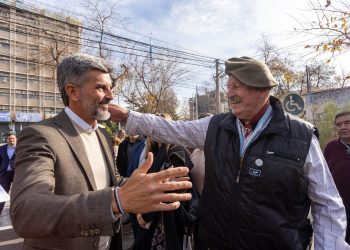 Ulpiano Suarez presentó la oblea de libre estacionamiento para veteranos de Malvinas en la Ciudad