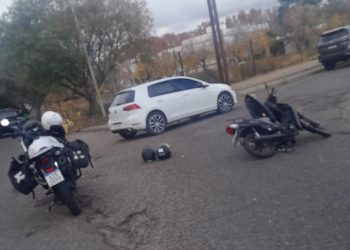 Siniestro vial en Mitre y Edison dejó a dos jóvenes hospitalizadas