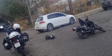 Siniestro vial en Mitre y Edison dejó a dos jóvenes hospitalizadas