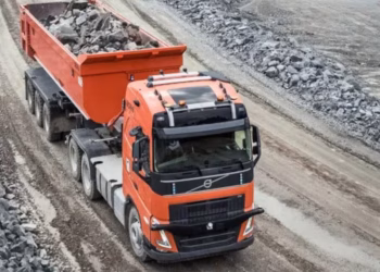Crearon un camión que se maneja solo y puede transportar 700 mil toneladas: está listo para recorrer 56 mil kilómetros