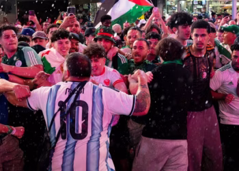 Tensión en la previa del Mundial 2026: hinchas de Argentina y Argelia tuvieron un violento enfrentamiento en Nueva York
