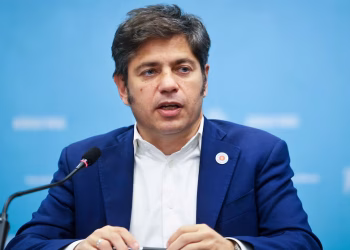 Kicillof suma tensión por fondos para los municipios