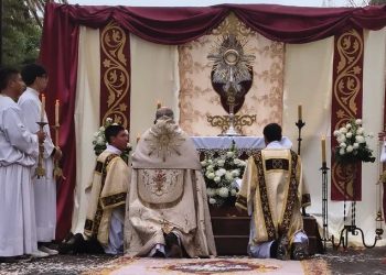 Ni el frío ni la llovizna pudieron apagar la fe: San Rafael celebró Corpus Christi