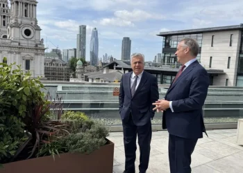Los detalles del viaje “exprés” de Alfredo Cornejo a Londres
