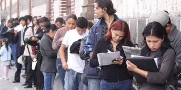 El trabajo en blanco se desplomó en casi 41 mil puestos en un año
