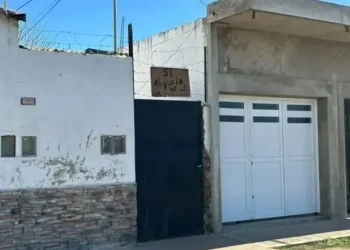 Horror en Santa Fe: Un nene de 10 años pidió auxilio en plena madrugada y hallaron a sus padres muertos