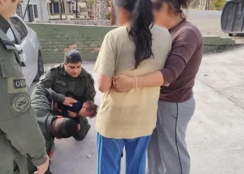 Gendarmes salvaron a un nene que se ahogaba con la maniobra Heimlich