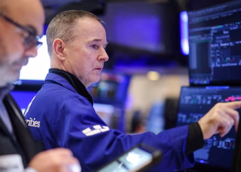 El riesgo país vuelve a caer y toca un nuevo mínimo desde 2018 en un día con las bolsas al alza