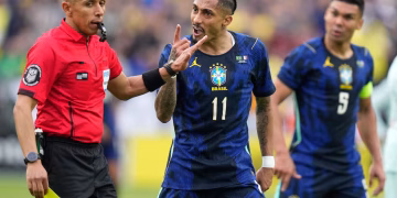Raphinha reveló que recibe más apoyo fuera de Brasil
