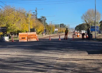 Comerciantes y vecinos reclamaron por las demoras en la obra de la Ruta 143