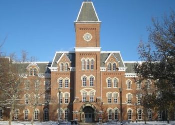 Una universidad llegó a un acuerdo de US$100 millones en demandas de exalumnos por abusos sexuales