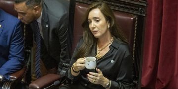 Villarruel cargó contra el gobierno por Adorni: “No hay nadie más peleado con los valores de Belgrano que él»