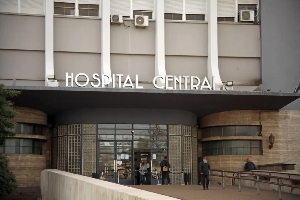 Los hospitales públicos cobrarán más a obras sociales y prepagas tras una actualización de aranceles