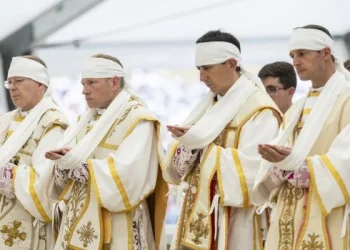 El Vaticano confirma la excomunión de los consagrantes y nuevos obispos lefebvristas