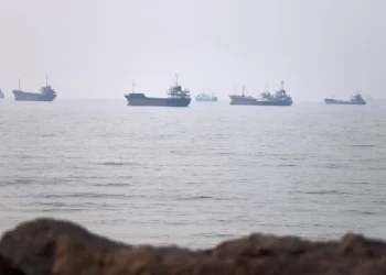 Irán advierte a petroleros que usen sus rutas aprobadas en Ormuz o habrá una «respuesta enérgica»