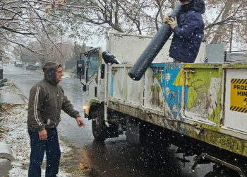 Defensa Civil confirmó cortes de rutas y pidió extremar las precauciones por la intensa nevada en San Rafael