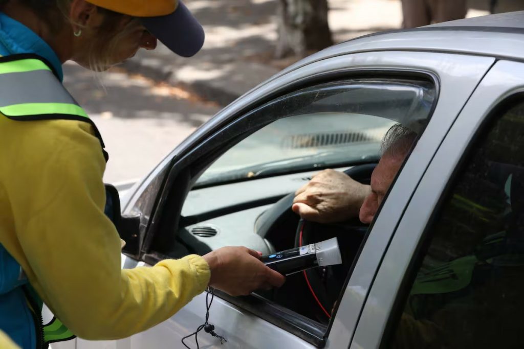 Proponen duplicar las multas económicas a funcionarios encontrados conduciendo alcoholizados