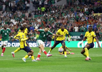 México le ganó 2-0 a Ecuador para avanzar a los octavos de final