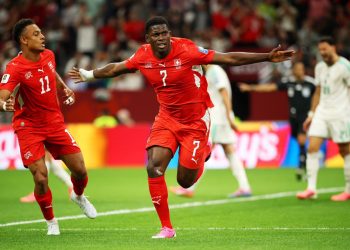 Suiza se hizo fuerte y derrotó a Argelia por 2-0