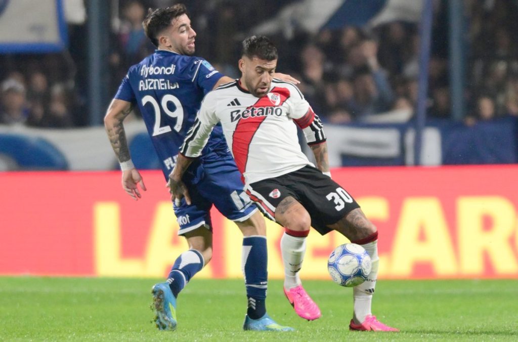 Gimnasia de La Plata venció a River y profundizó su crisis