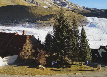 La falta de nieve golpea a los centros de esquí: Las Leñas demoró la apertura y abrirá con pocas pistas habilitadas