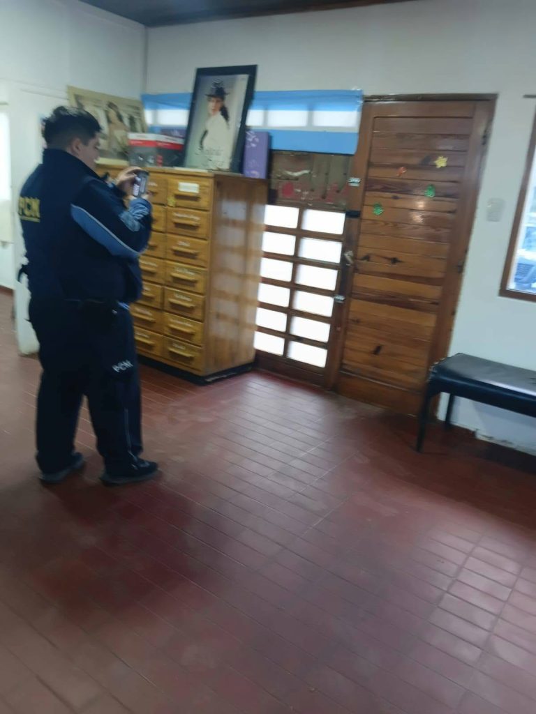 Nuevo hecho de vandalismo en la Delegación de Cañada Seca: rompieron vidrios e intentaron ingresar al edificio
