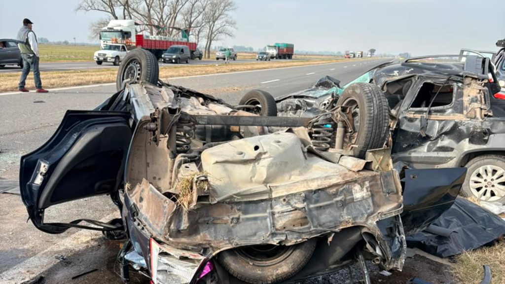 Tragedia al volante en Argentina: Se quedó dormida en la ruta, volcó y murieron tres de sus acompañantes