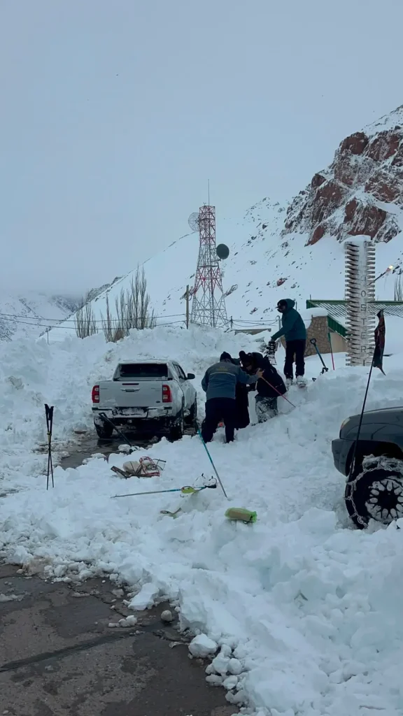 El temporal de nieve no da tregua y ya son 50 los evacuados en alta montaña