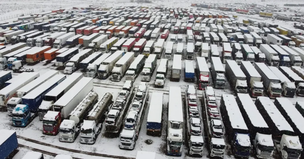 Diez días con el cruce a Chile cerrado y miles de camiones varados: ¿es hora de hablar de Paso Las Leñas?