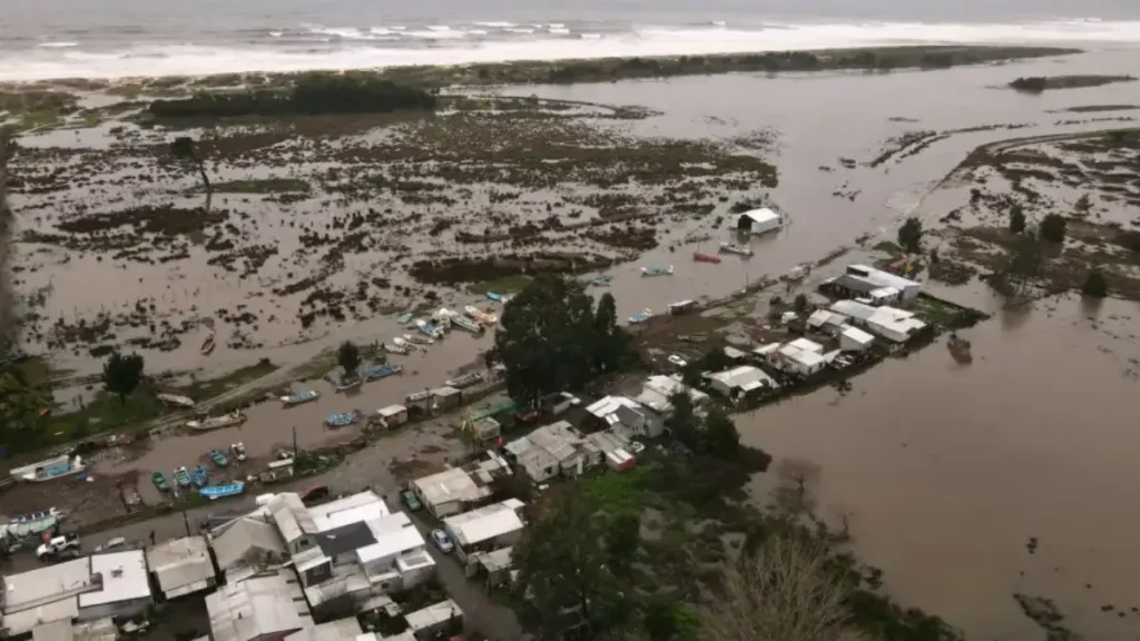 Violento temporal en Chile: al menos cuatro muertos, miles de evacuados y alerta roja en Valparaíso