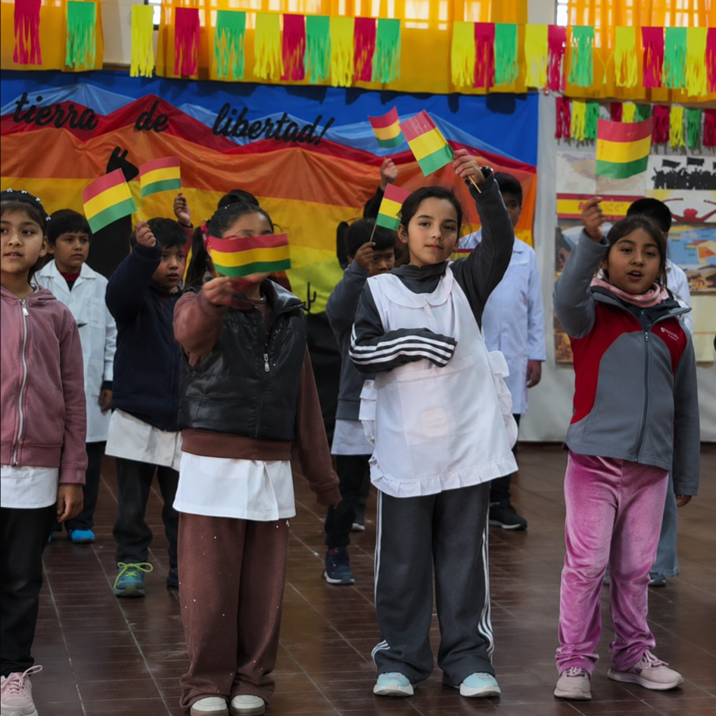 Quechua, tradiciones y un abrazo a Bolivia: así se vive la integración en una escuela rural de San Rafael